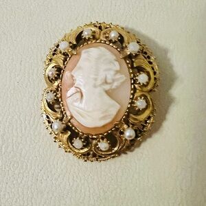 Signed Florenza Left Facing Brooch